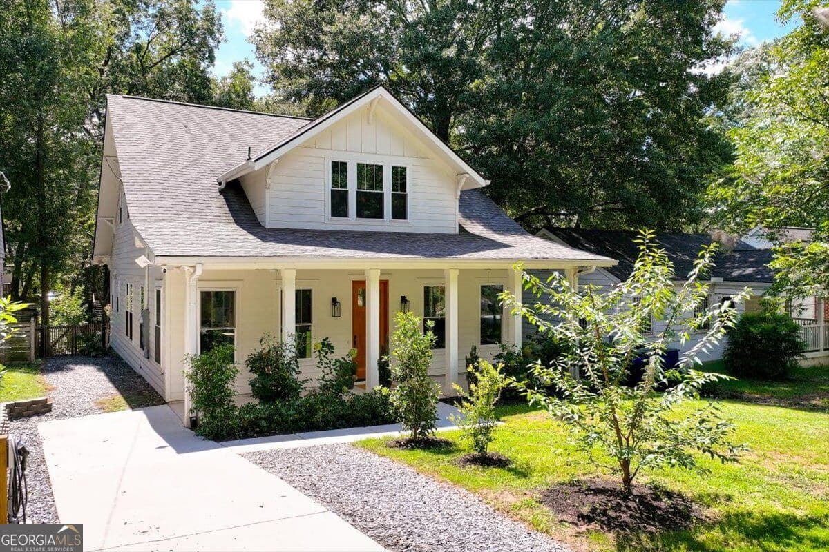 5 bedroom, 3 bathroom, 2,464 sq ft single family residence for sale at 796 Beechwood Avenue, Atlanta, GA 30310 — photo 2