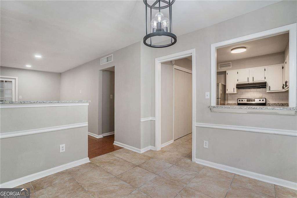 2 bedroom, 2 bathroom, 1,100 sq ft condominium for rent at 122 Maison Place, Atlanta, GA 30327 for $2,395 a month — photo 3