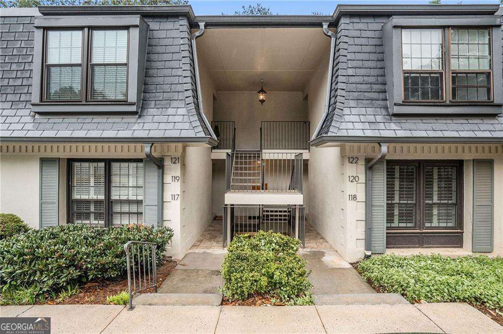 2 bedroom, 2 bathroom, 1,100 sq ft condominium for rent at 122 Maison Place, Atlanta, GA 30327 for $2,395 a month — photo 1 of 29