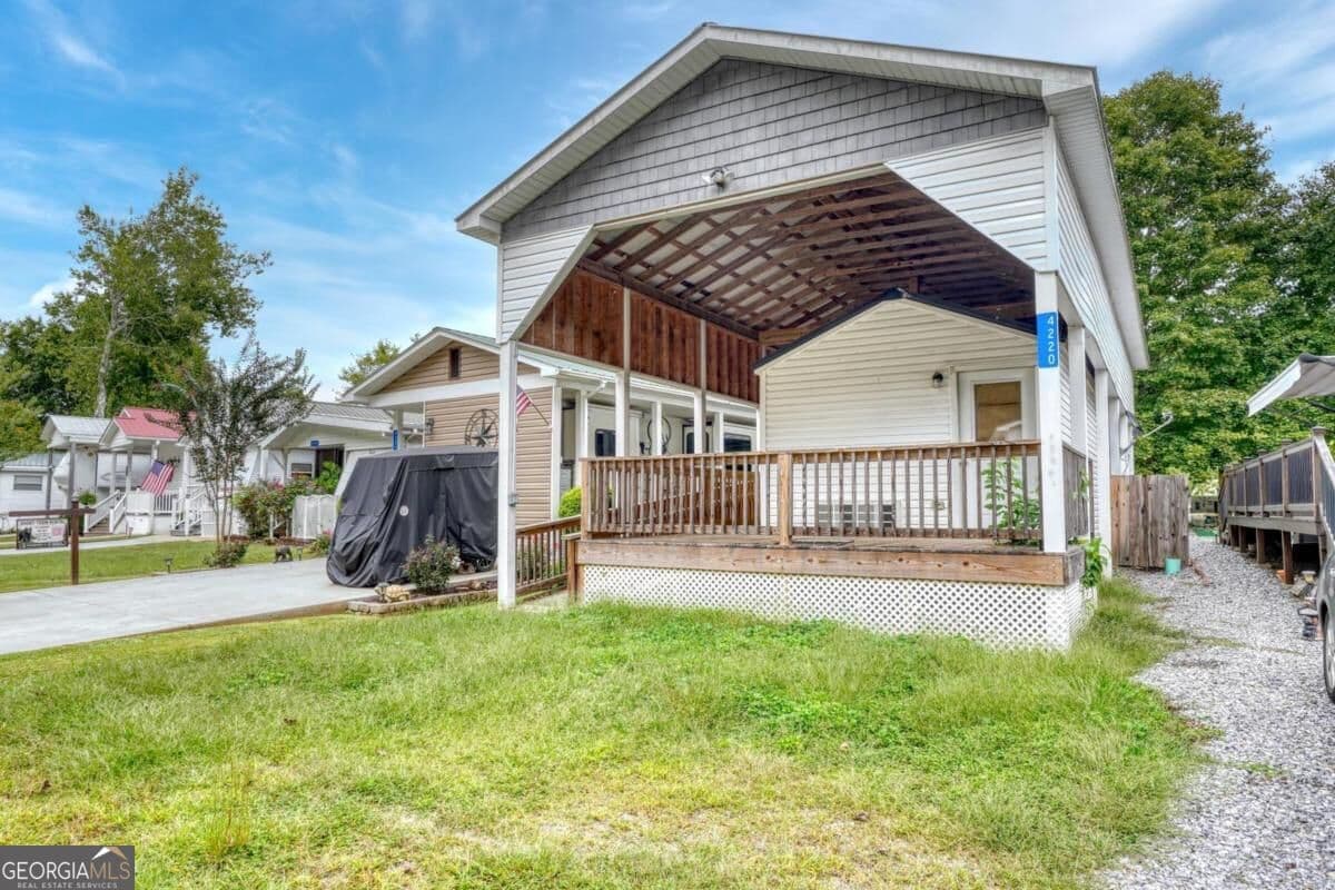1 bedroom, 1 bathroom, 360 sq ft single family residence for sale at 4220 Riverbank Run Run 20, Hiawassee, GA 30546 — photo 3