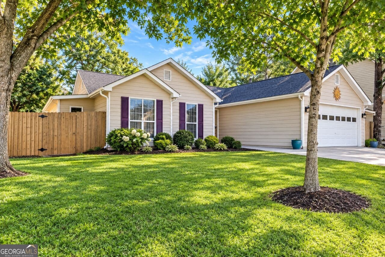 3 bedroom, 2 bathroom, 1,334 sq ft single family residence for sale at 110 Marians Way, Mcdonough, GA 30253 — photo 1 of 20