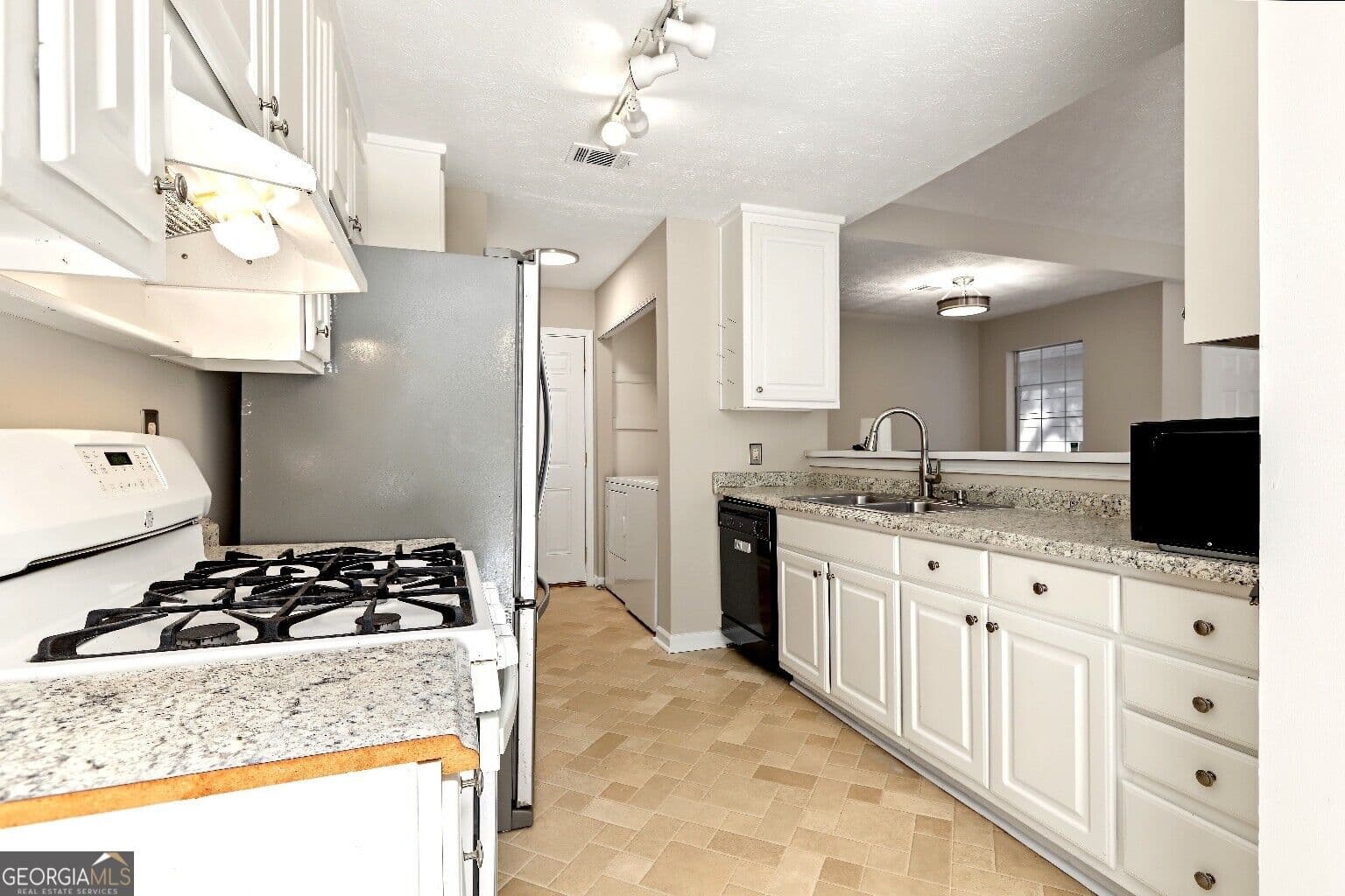 3 bedroom, 2 bathroom, 1,334 sq ft single family residence for sale at 110 Marians Way, Mcdonough, GA 30253 — photo 8