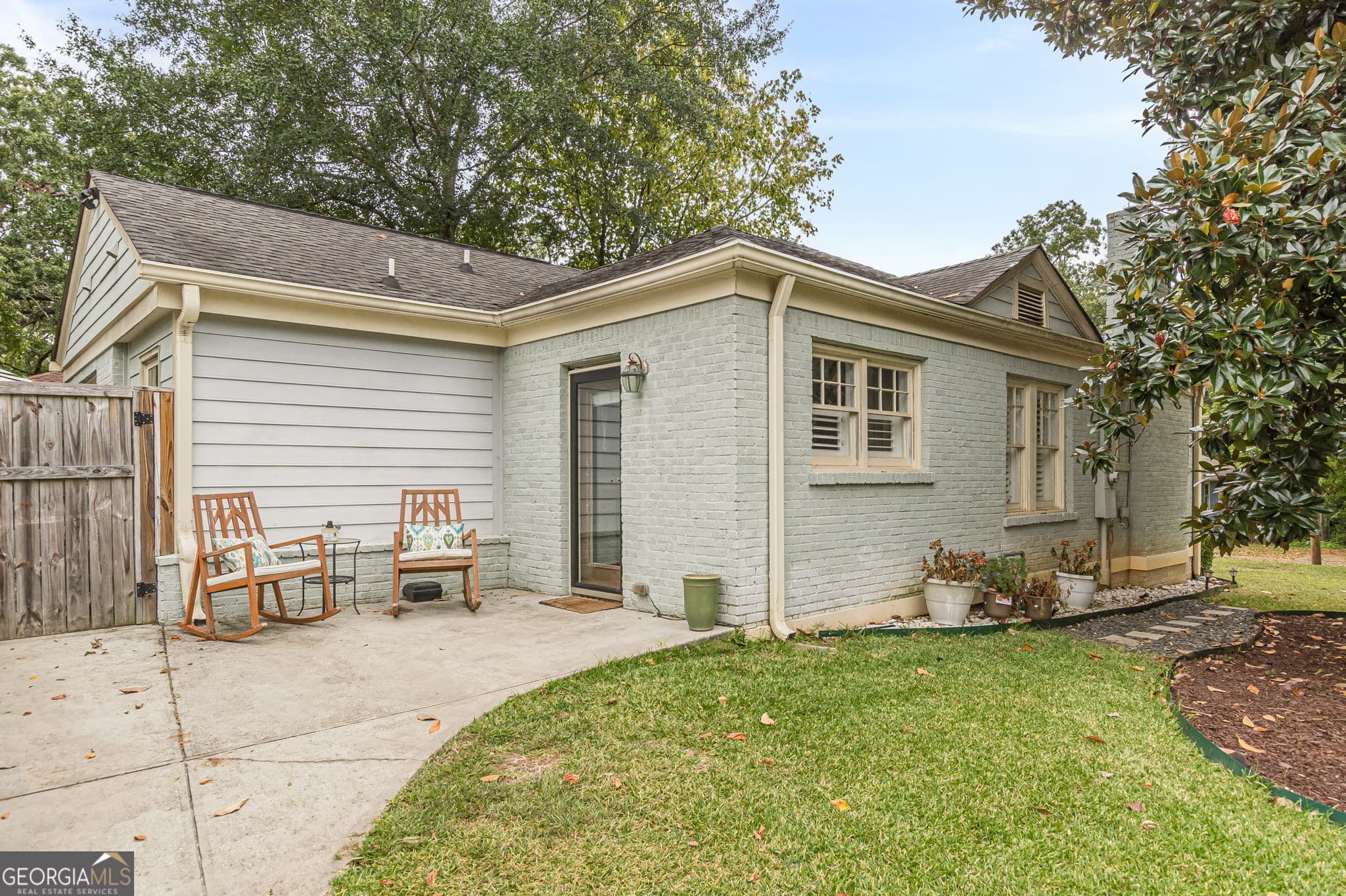 3 bedroom, 2 bathroom, 1,390 sq ft single family residence for sale at 1751 Temple Avenue, College Park, GA 30337 — photo 4