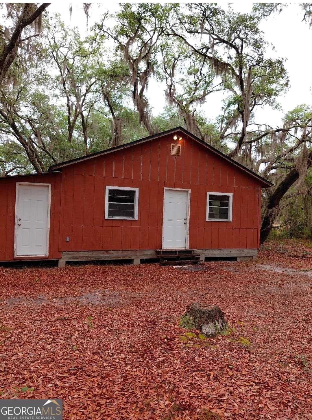 1 bedroom, 1 bathroom, 576 sq ft cabin,single family residence for sale at 779 Ralph Davis Road, Folkston, GA 31537 — photo 1 of 22