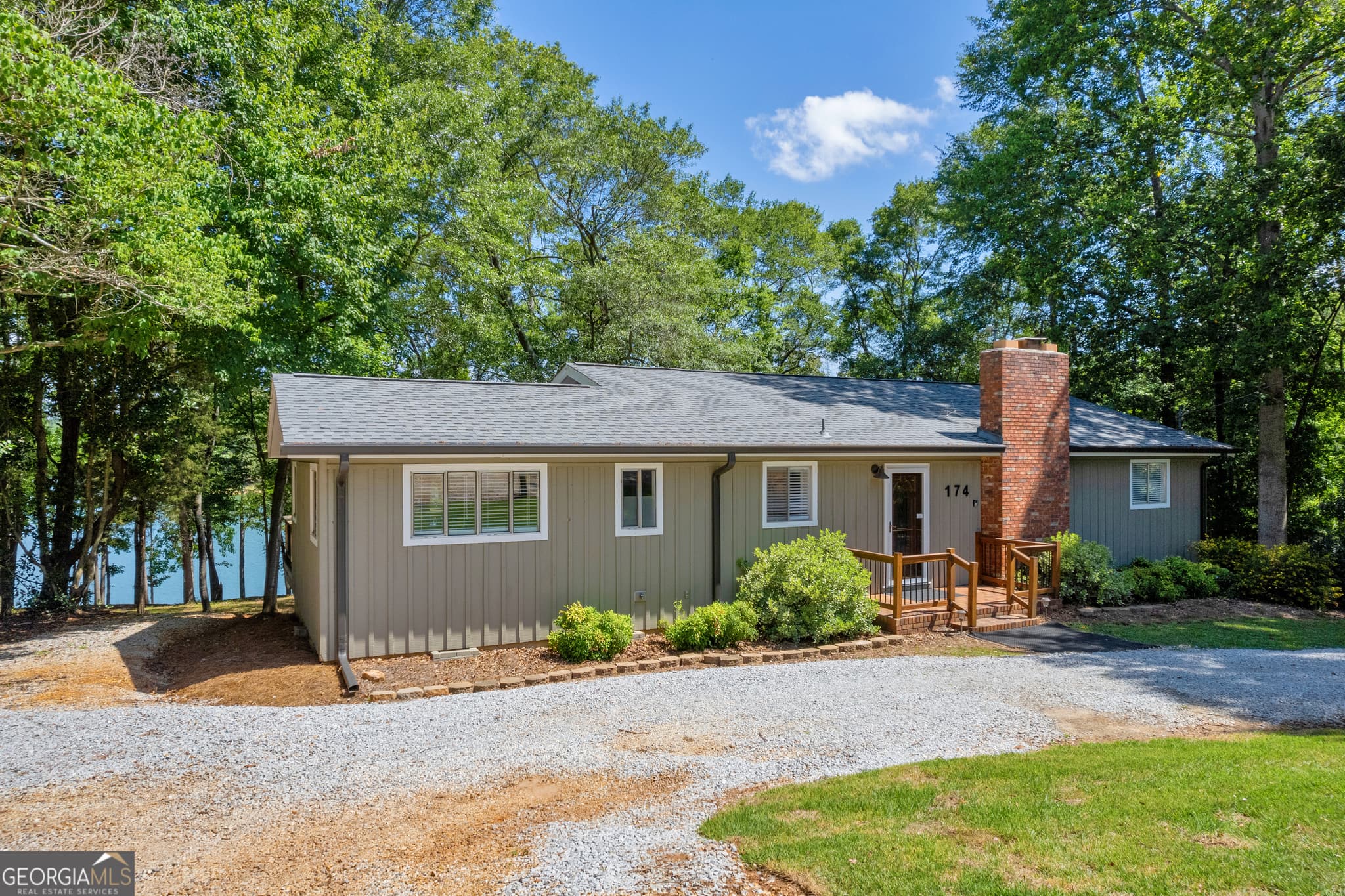 3 bedroom, 2 bathroom, 2,445 sq ft single family residence for sale at 174 Rosewood Circle, Hartwell, GA 30643 — photo 1 of 70