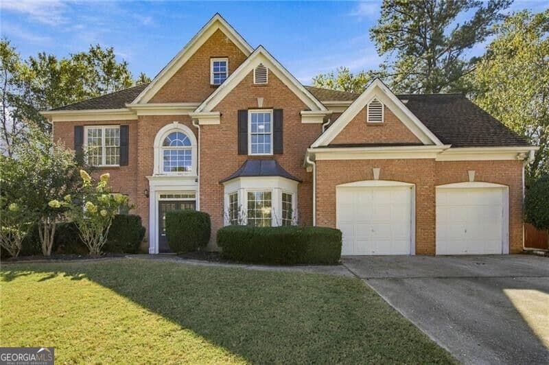 4 bedroom, 3 bathroom, 2,649 sq ft single family residence for sale at 3030 Darien Park Drive, Roswell, GA 30076 — photo 2
