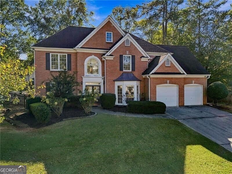 4 bedroom, 3 bathroom, 2,649 sq ft single family residence for sale at 3030 Darien Park Drive, Roswell, GA 30076 — photo 5