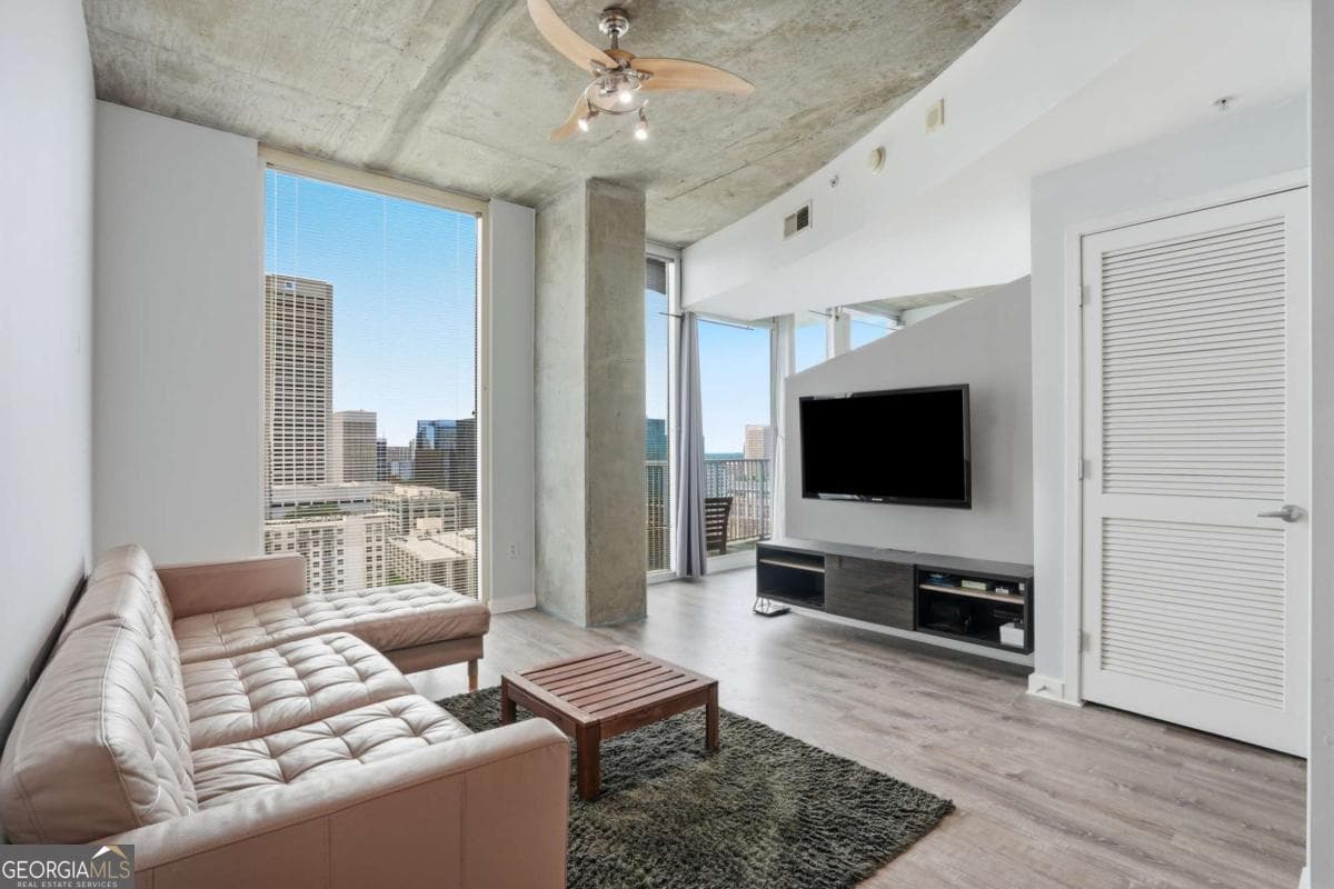 1 bedroom, 1 bathroom, 761 sq ft condominium for sale at 860 Peachtree Street 1909, Atlanta, GA 30308 — photo 3