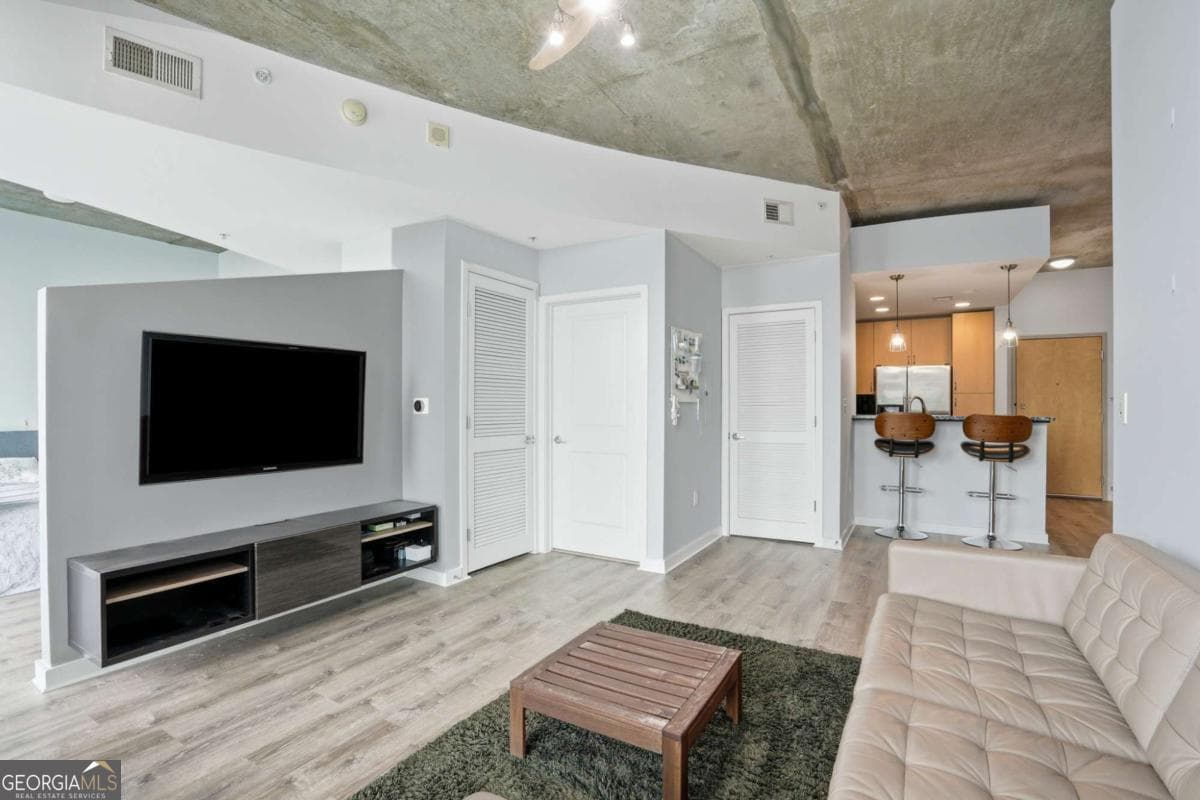 1 bedroom, 1 bathroom, 761 sq ft condominium for sale at 860 Peachtree Street 1909, Atlanta, GA 30308 — photo 5