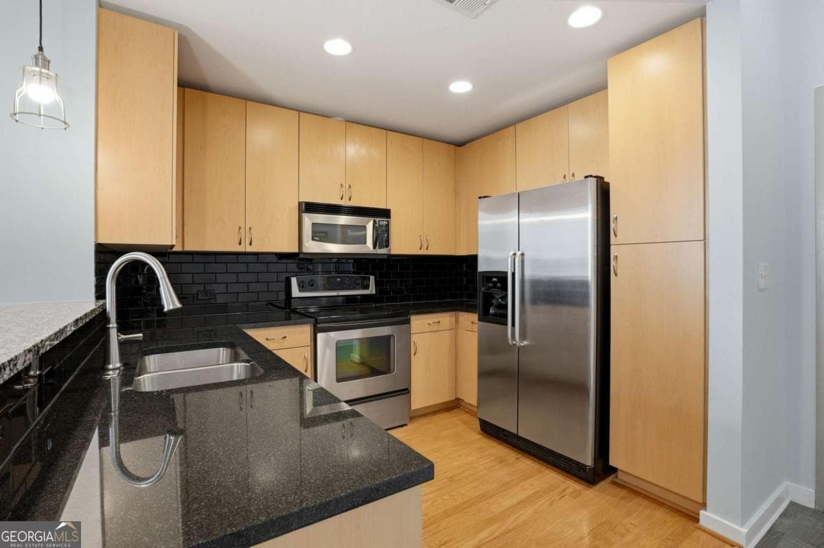 1 bedroom, 1 bathroom, 761 sq ft condominium for sale at 860 Peachtree Street 1909, Atlanta, GA 30308 — photo 9