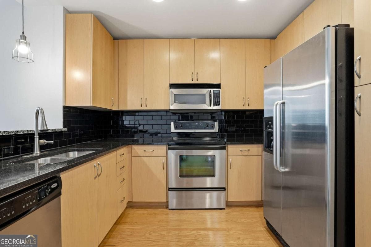1 bedroom, 1 bathroom, 761 sq ft condominium for sale at 860 Peachtree Street 1909, Atlanta, GA 30308 — photo 8