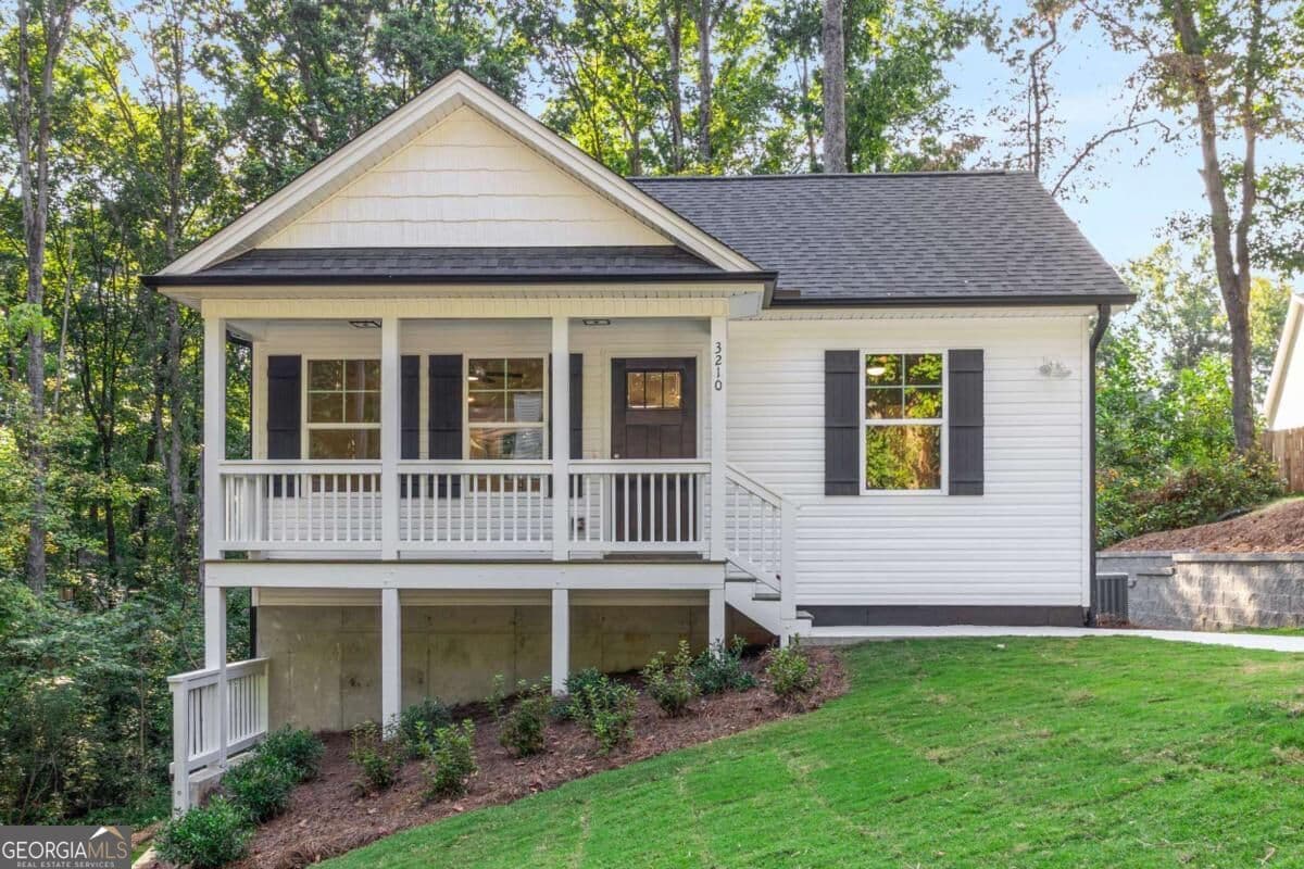 2 bedroom, 2 bathroom, 1,357 sq ft single family residence for sale at 5740 Pebblebrook Trail, Gainesville, GA 30506 — photo 3