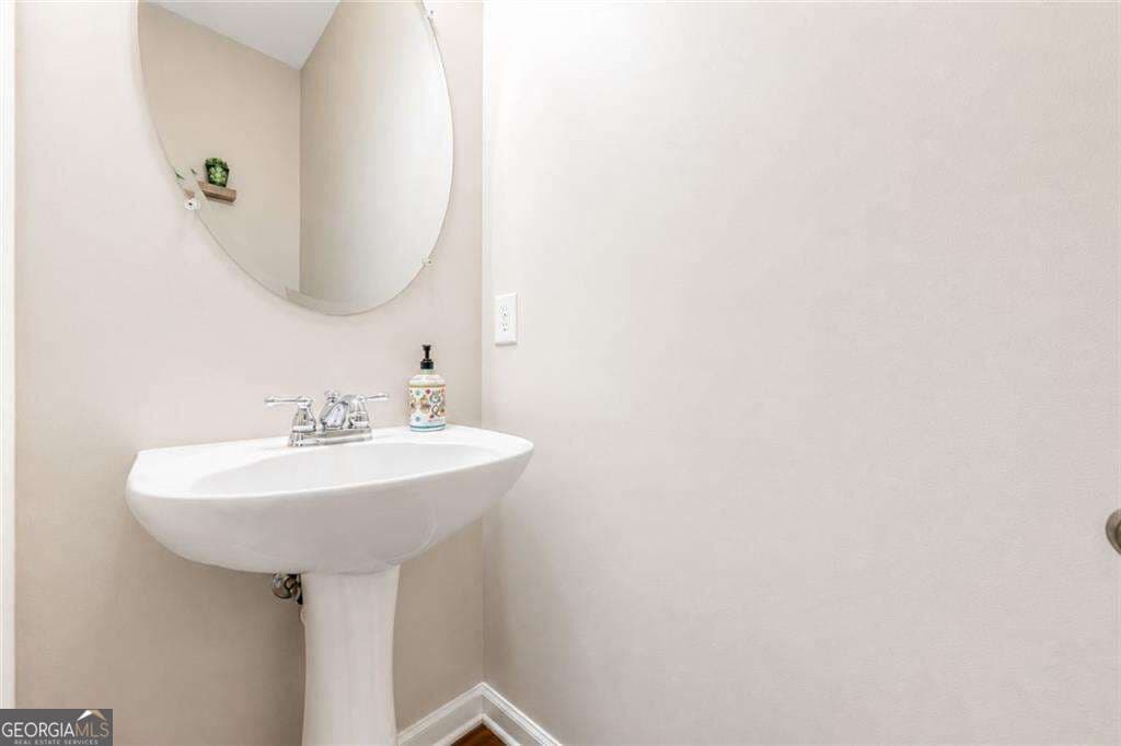 4 bedroom, 3.5 bathroom, 2,460 sq ft townhouse for sale at 2705 Maple Park Place, Cumming, GA 30041 — photo 3