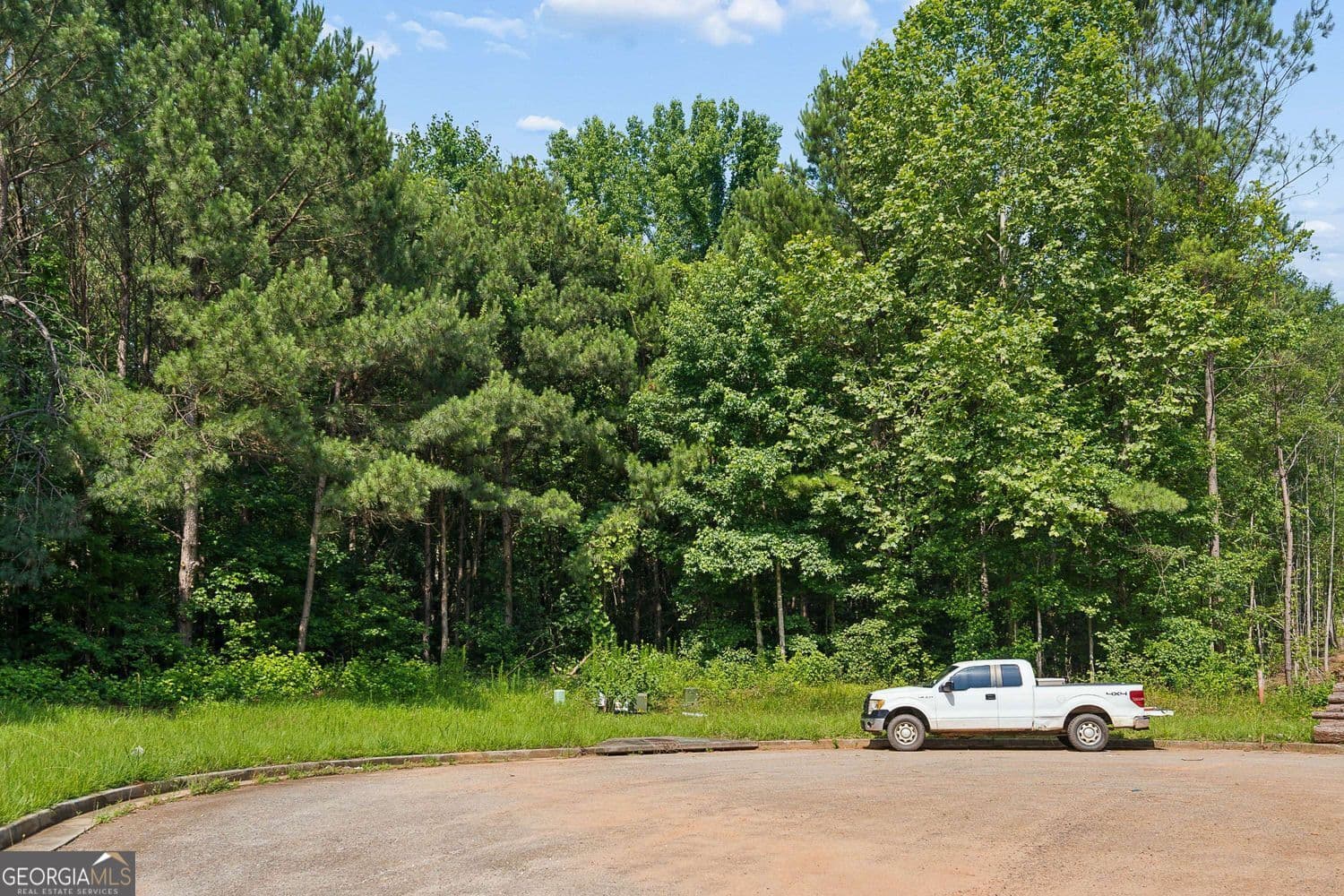 residential lot for sale at 1025 Queens Bridge Way, Griffin, GA 30223 — photo 1 of 27
