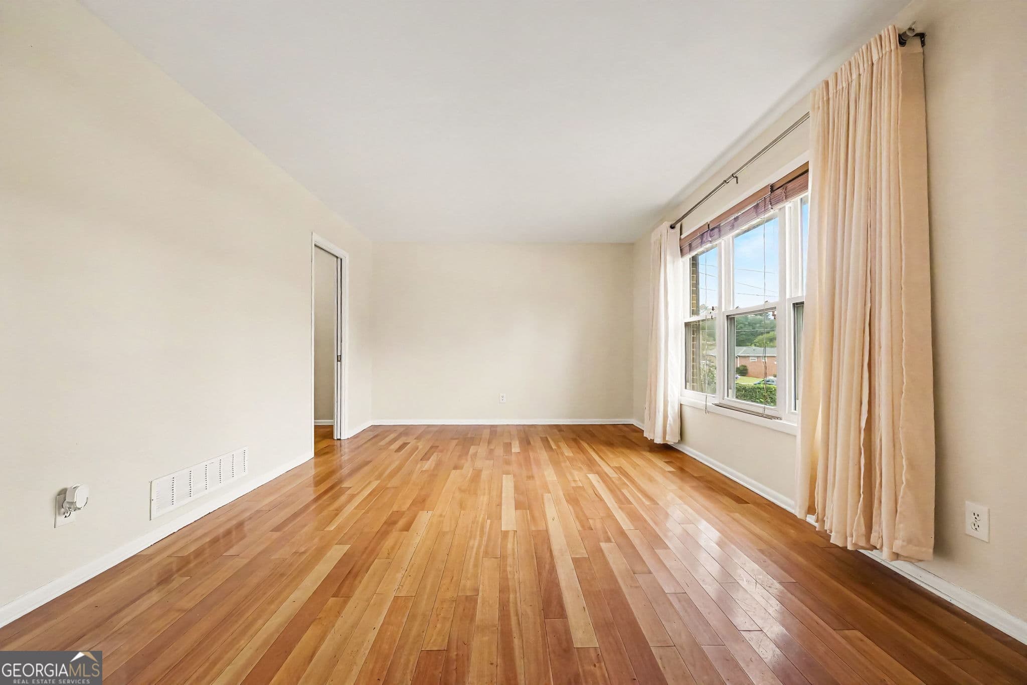 4 bedroom, 2 bathroom, 2,284 sq ft single family residence for sale at 2959 Edna Lane, Decatur, GA 30032 — photo 6