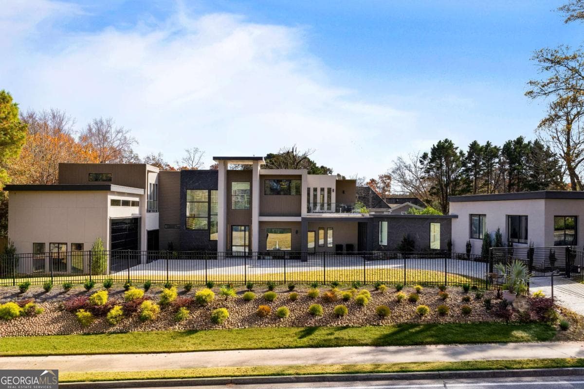 8 bedroom, 7.5 bathroom, 8,028 sq ft single family residence for rent at 3600 Lower Roswell Road, Marietta, GA 30068 for $29,000 a month — photo 8