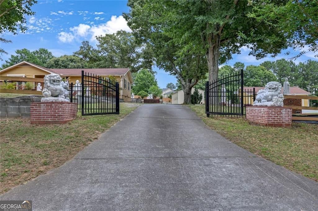 3 bedroom, 3 bathroom, 2,637 sq ft single family residence for sale at 1242 Cooper Road, Snellville, GA 30078 — photo 2