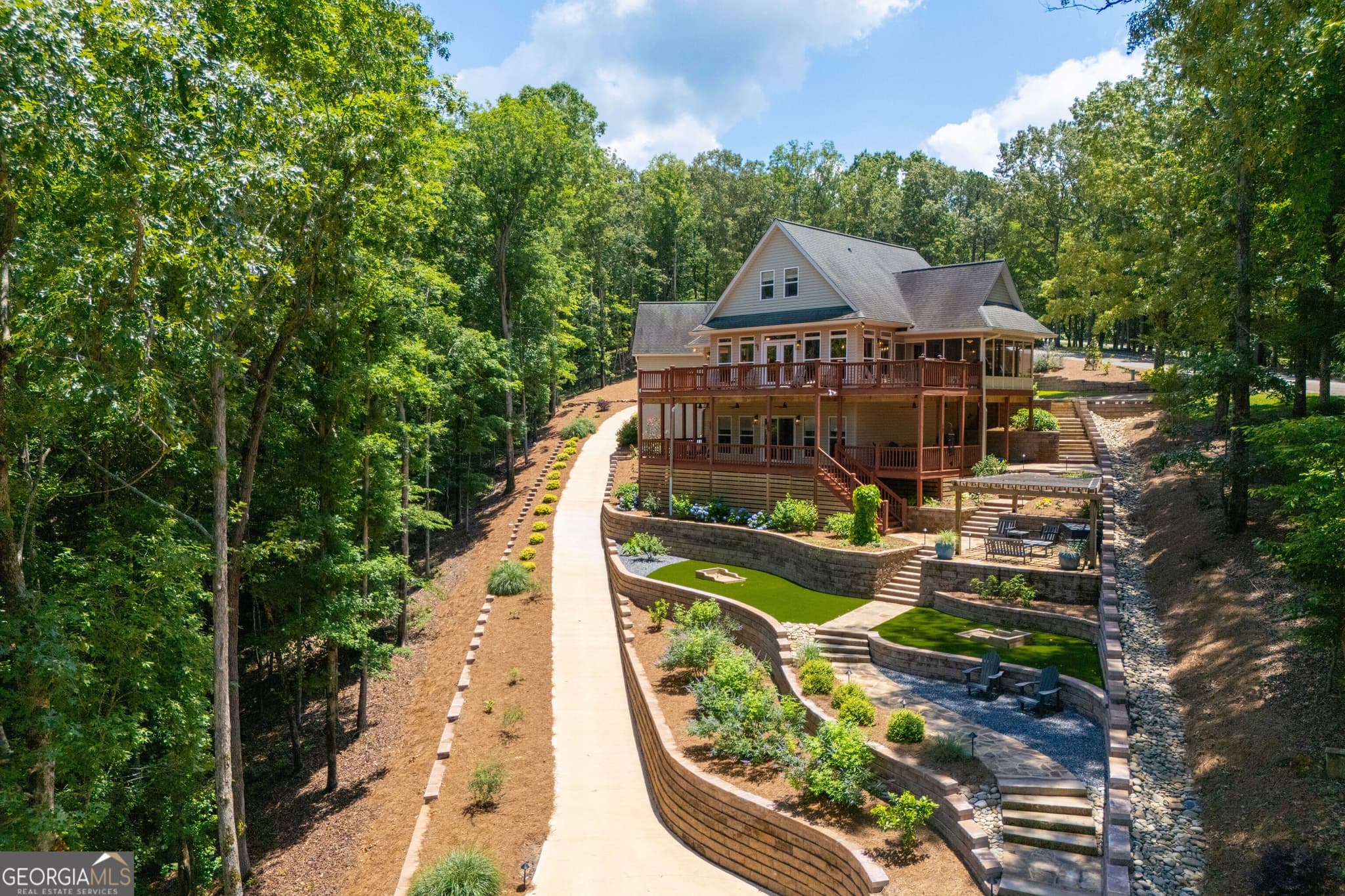 5 bedroom, 3.5 bathroom, 3,316 sq ft single family residence for sale at 70 Camellia Lane, Wedowee, AL 36278