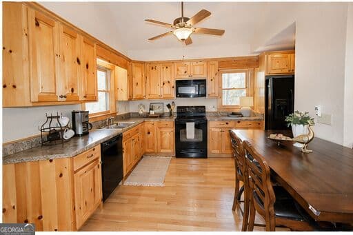 3 bedroom, 3.5 bathroom, 2,429 sq ft cabin,single family residence for sale at 143 Hidden Lake Circle 82, Ellijay, GA 30536 — photo 6