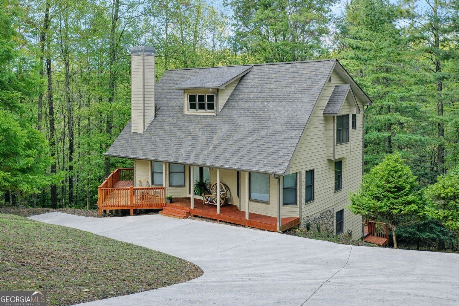 3 bedroom, 3.5 bathroom, 2,429 sq ft cabin,single family residence for sale at 143 Hidden Lake Circle 82, Ellijay, GA 30536 — photo 3