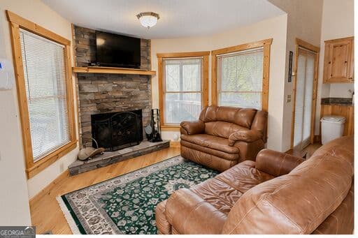 3 bedroom, 3.5 bathroom, 2,429 sq ft cabin,single family residence for sale at 143 Hidden Lake Circle 82, Ellijay, GA 30536 — photo 4