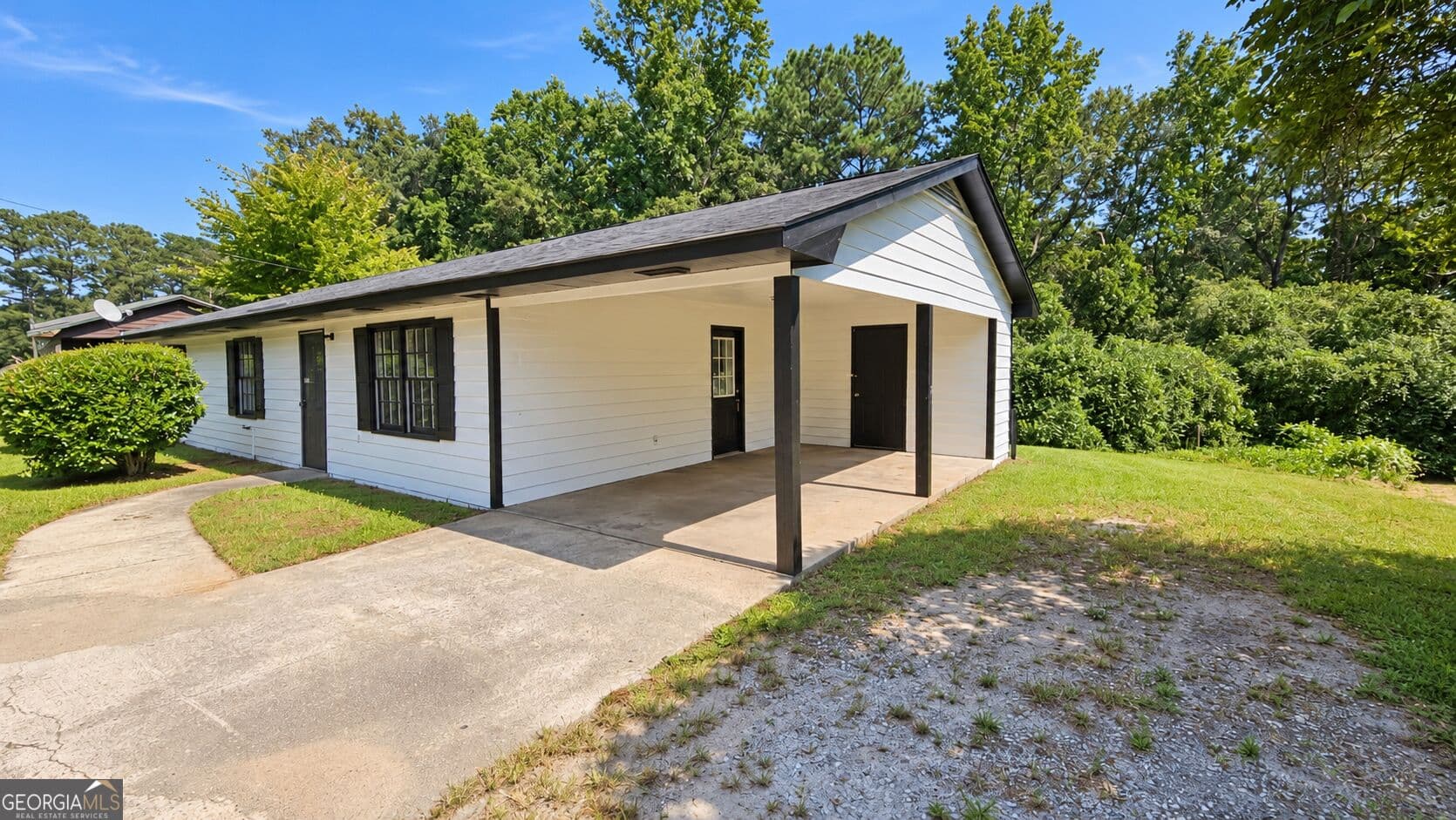 3 bedroom, 2 bathroom, 1,200 sq ft single family residence for sale at 474 W Main Street, Forsyth, GA 31029 — photo 3
