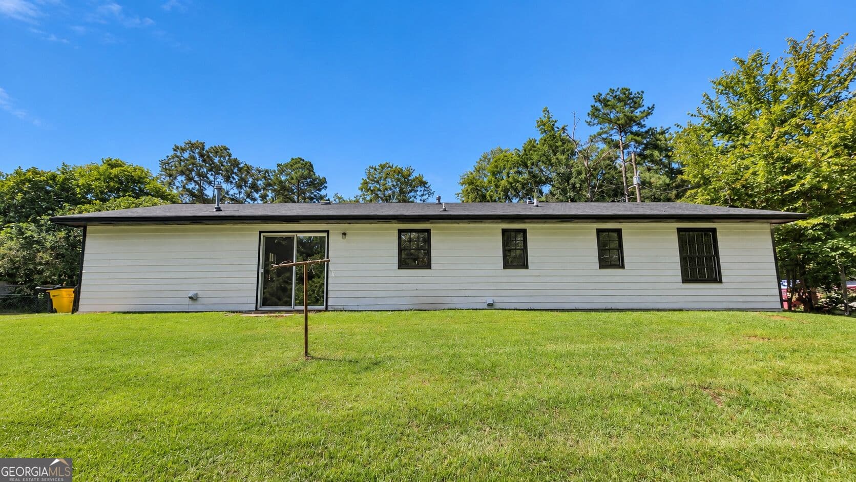 3 bedroom, 2 bathroom, 1,200 sq ft single family residence for sale at 474 W Main Street, Forsyth, GA 31029 — photo 5
