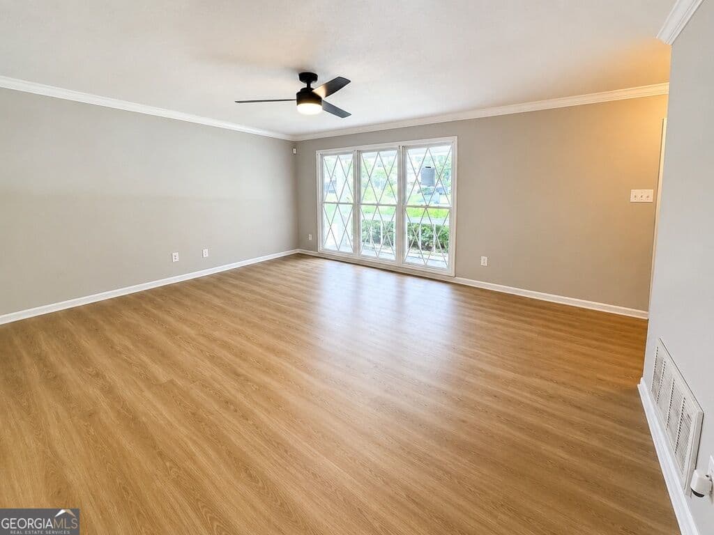3 bedroom, 2 bathroom, 1,176 sq ft single family residence for sale at 508 Red Oak Drive, Savannah, GA 31419 — photo 3