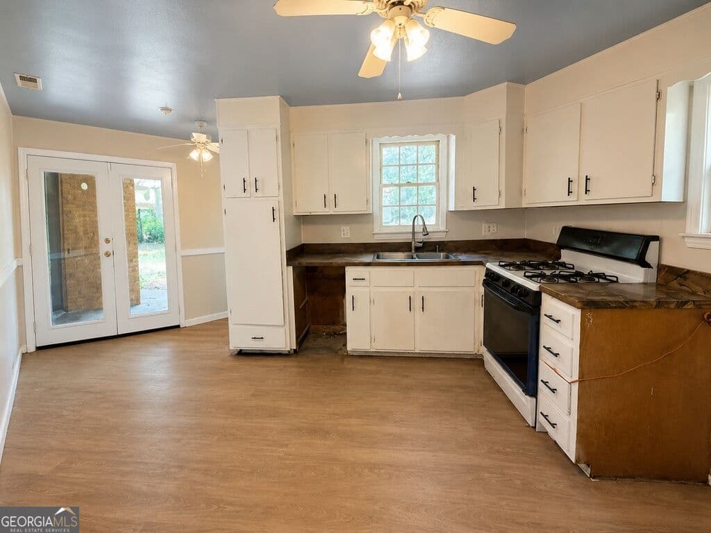 3 bedroom, 2 bathroom, 1,176 sq ft single family residence for sale at 508 Red Oak Drive, Savannah, GA 31419 — photo 5