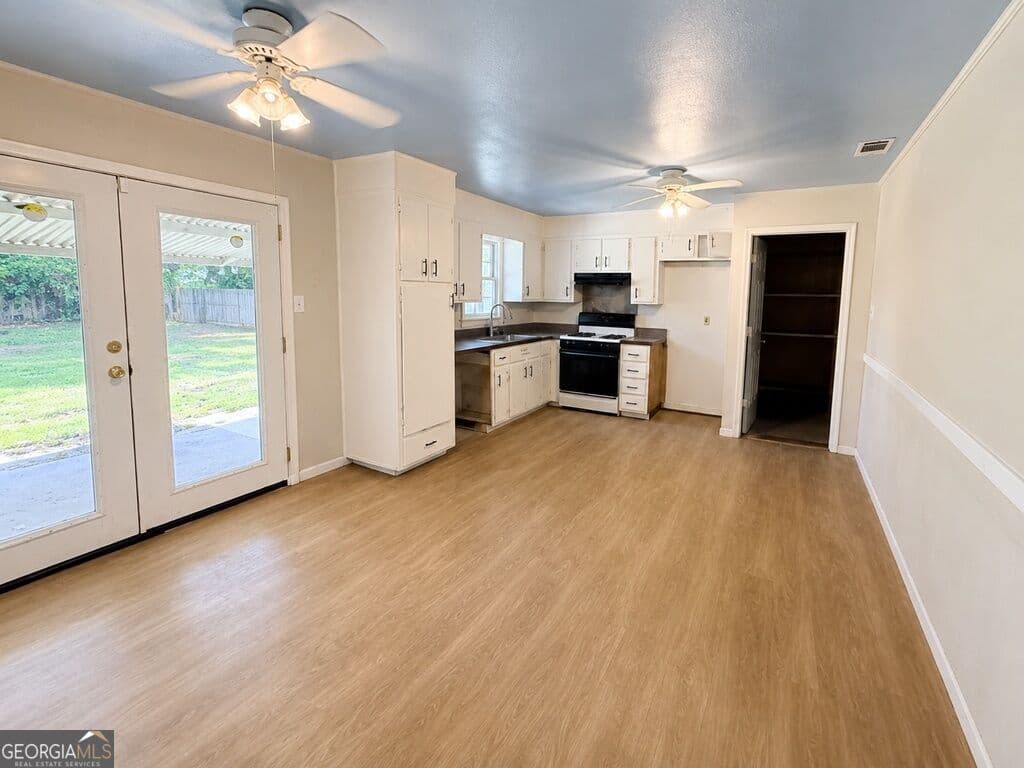 3 bedroom, 2 bathroom, 1,176 sq ft single family residence for sale at 508 Red Oak Drive, Savannah, GA 31419 — photo 4