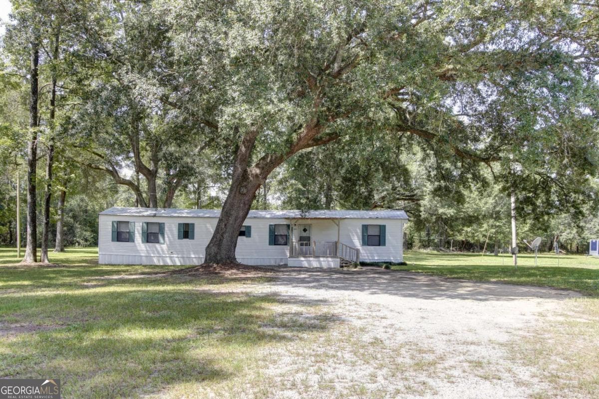 2 bedroom, 2 bathroom manufactured home,single family residence for sale at 3289 LOT B Eldora Road, Ellabell, GA 31308 — photo 1 of 18