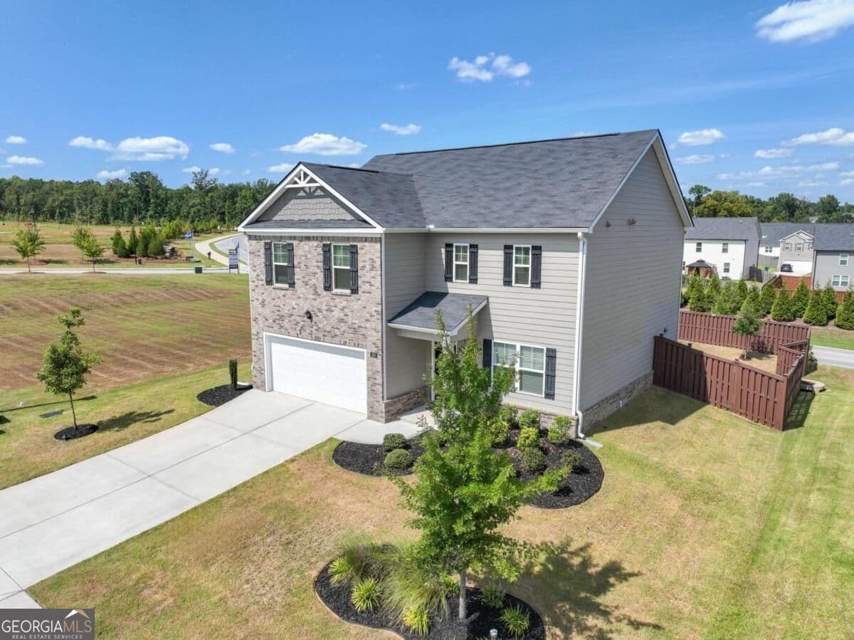 4 bedroom, 2.5 bathroom, 2,361 sq ft single family residence for rent at 258 Aster Avenue, Locust Grove, GA 30248 for $2,600 a month — photo 2