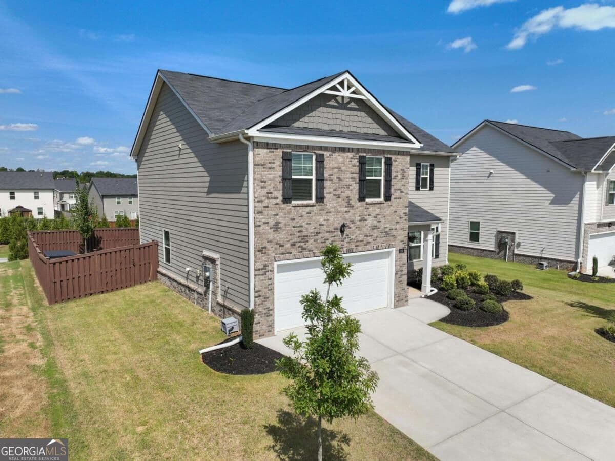 4 bedroom, 2.5 bathroom, 2,361 sq ft single family residence for rent at 258 Aster Avenue, Locust Grove, GA 30248 for $2,600 a month — photo 3