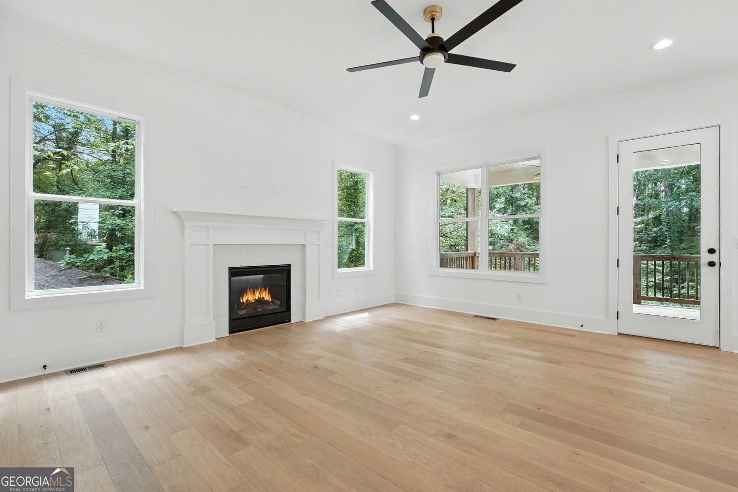 3 bedroom, 2.5 bathroom, 2,066 sq ft single family residence for sale at 1673 Crestridge Drive, Marietta, GA 30067 — photo 5
