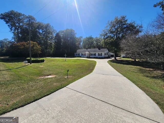 6 bedroom, 3 bathroom, 2,496 sq ft single family residence for sale at 352 S Dugger Avenue, Roberta, GA 31078 — photo 3