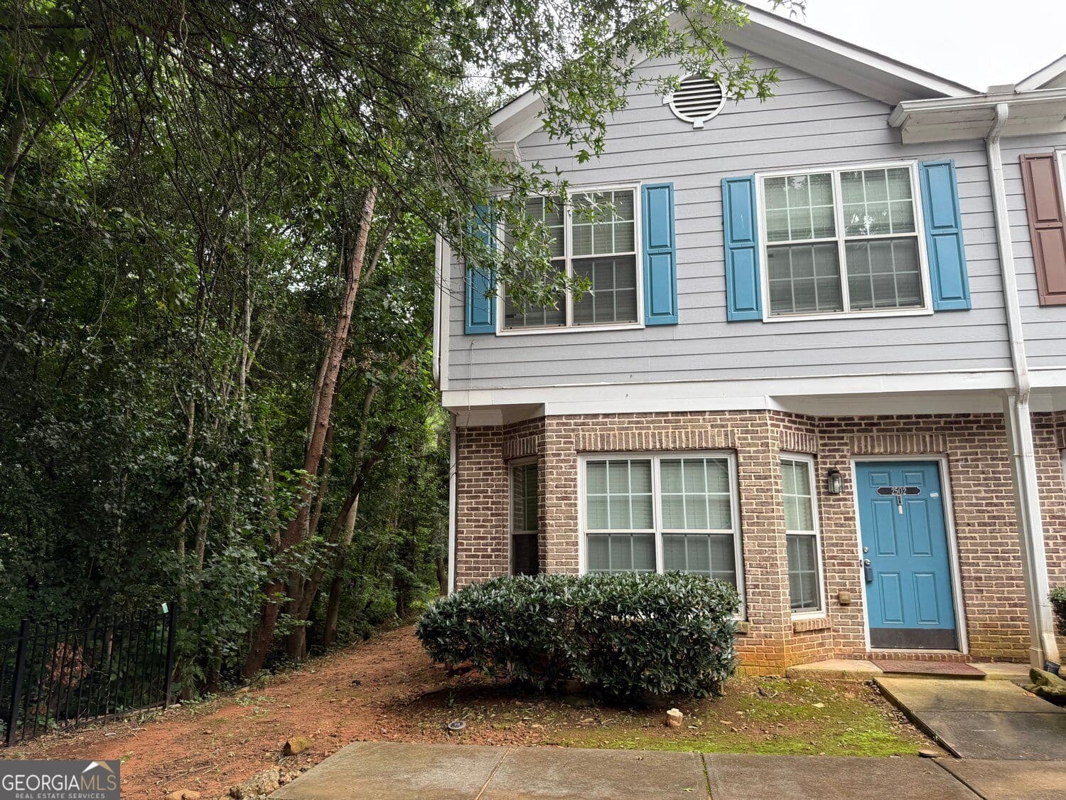 3 bedroom, 2.5 bathroom, 1,304 sq ft condominium for sale at 2502 Walden Lake Drive, Decatur, GA 30035