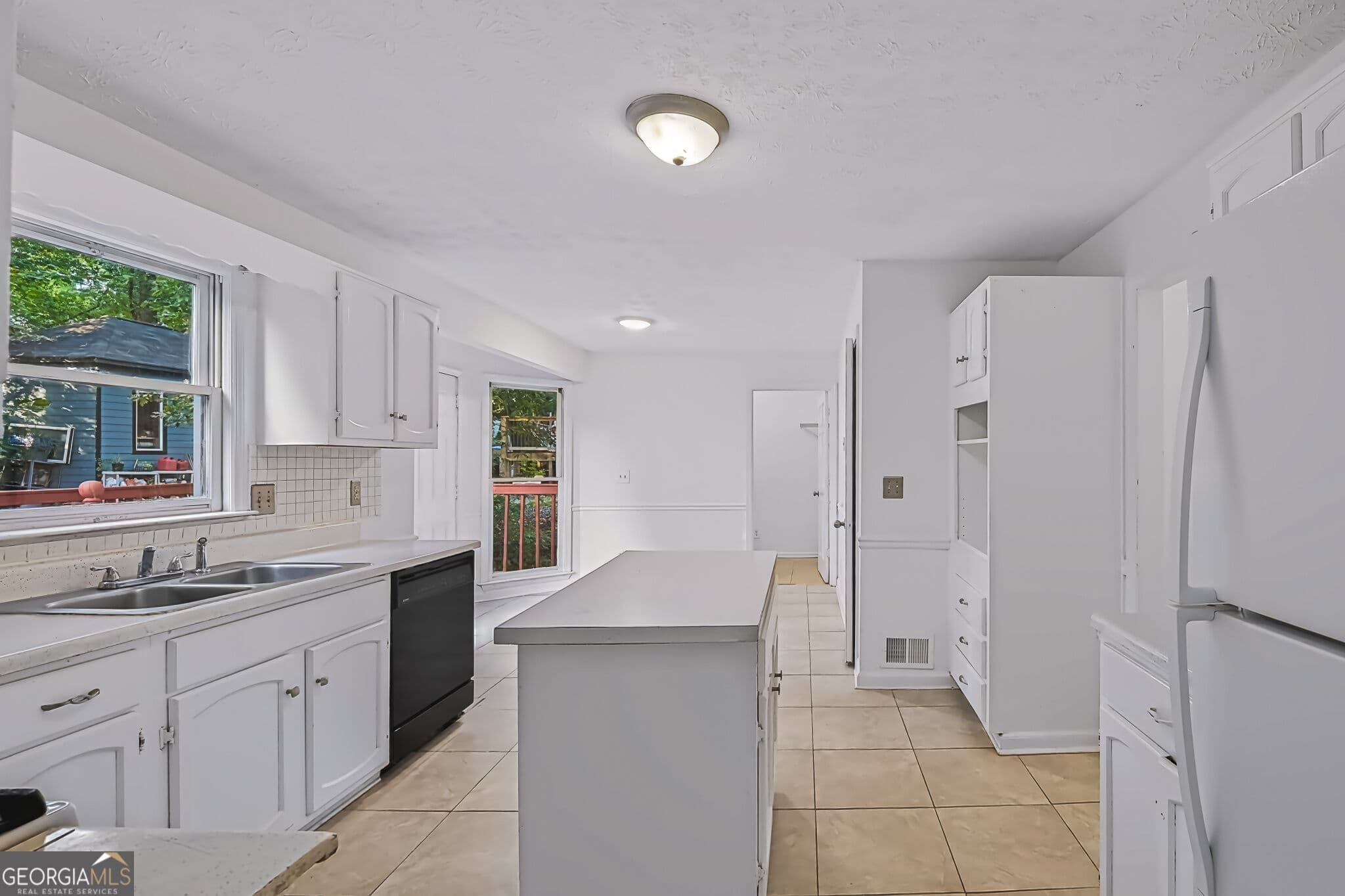 5 bedroom, 3.5 bathroom single family residence for sale at 2021 Hunters Cove Drive, Lawrenceville, GA 30044 — photo 7