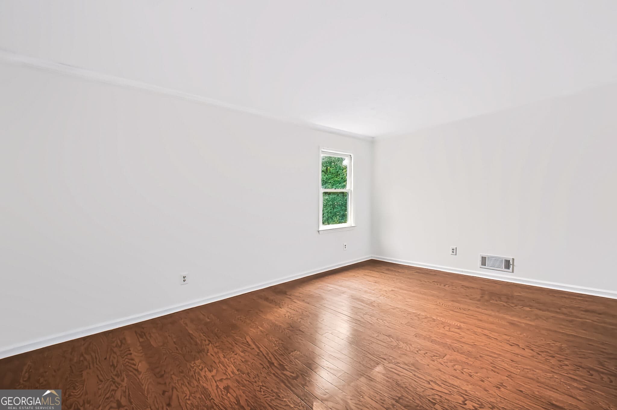 5 bedroom, 3.5 bathroom single family residence for sale at 2021 Hunters Cove Drive, Lawrenceville, GA 30044 — photo 4