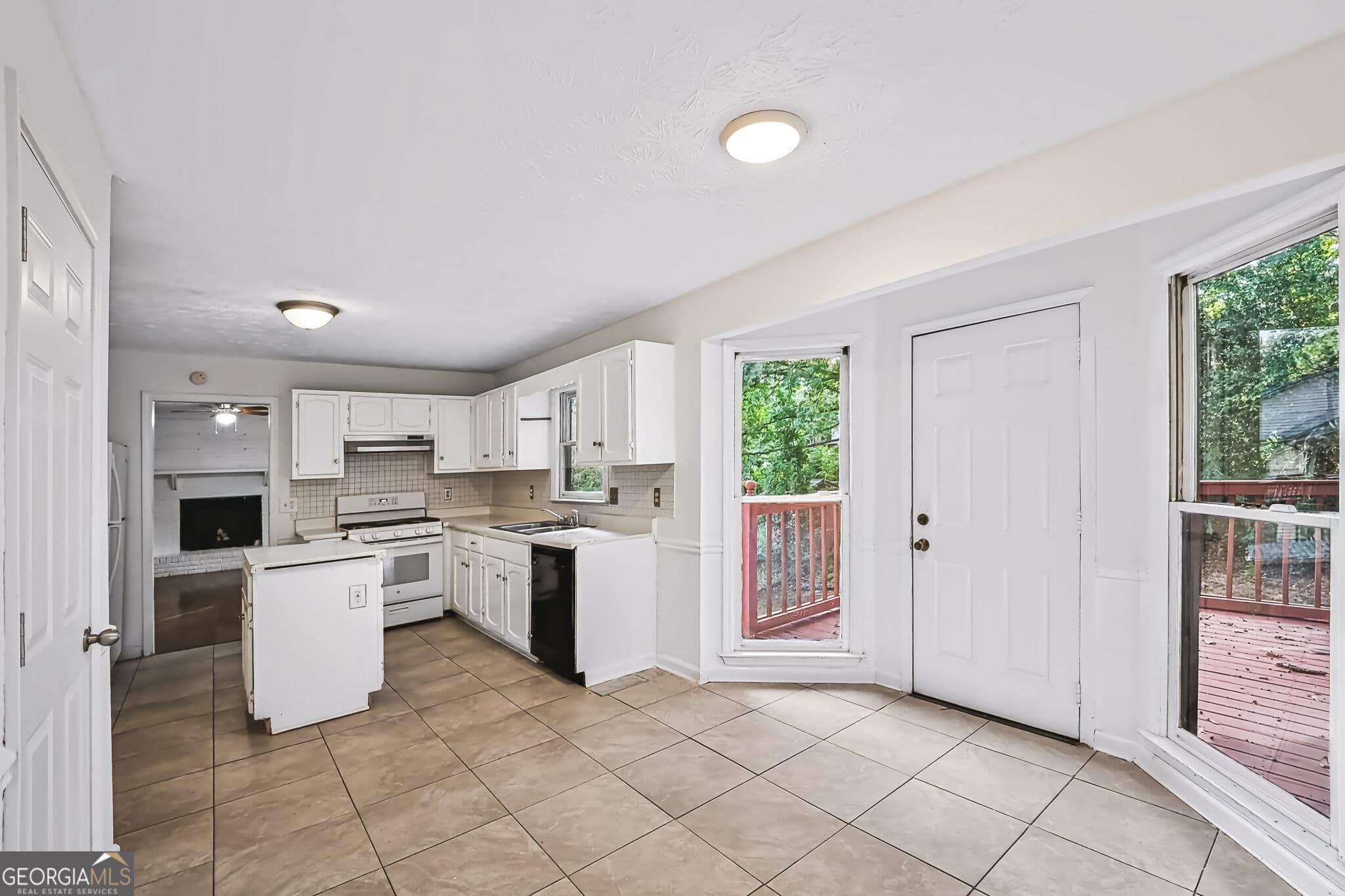 5 bedroom, 3.5 bathroom single family residence for sale at 2021 Hunters Cove Drive, Lawrenceville, GA 30044 — photo 8