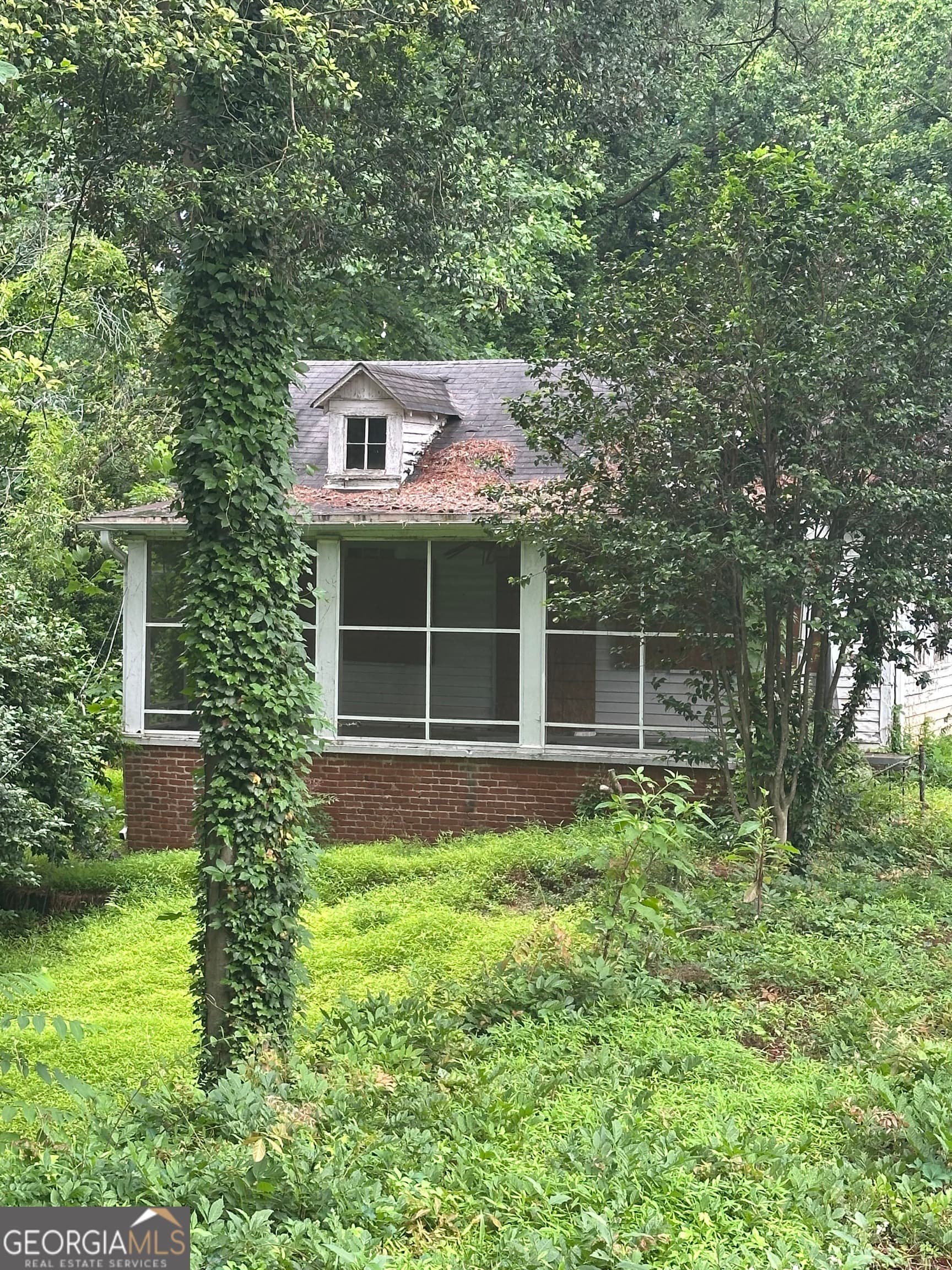 2 bedroom, 1.5 bathroom, 3,352 sq ft single family residence sold at 110 Mt Paran Road, Atlanta, GA 30327