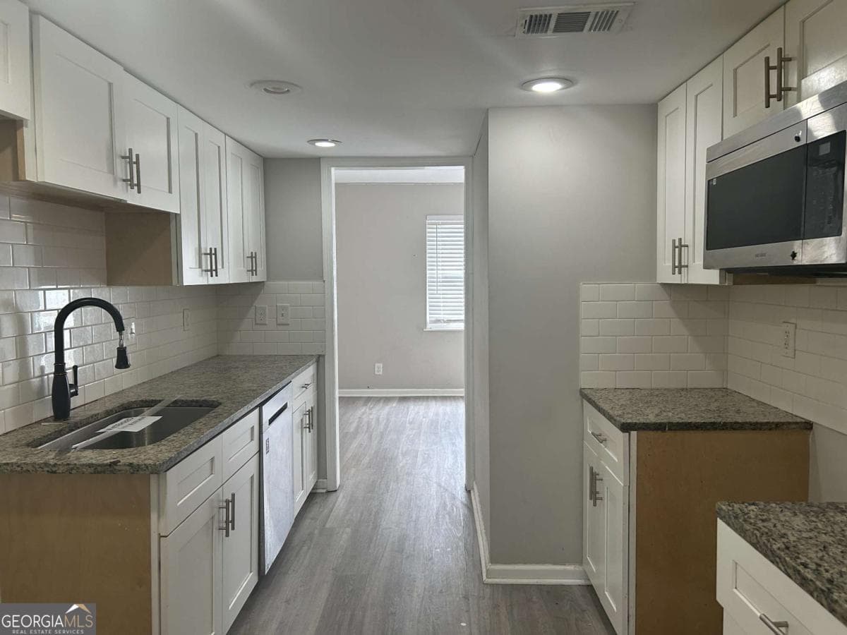 2 bedroom, 2.5 bathroom, 1,728 sq ft townhouse for sale at 2604 Campbellton Road H4, Atlanta, GA 30311 — photo 7