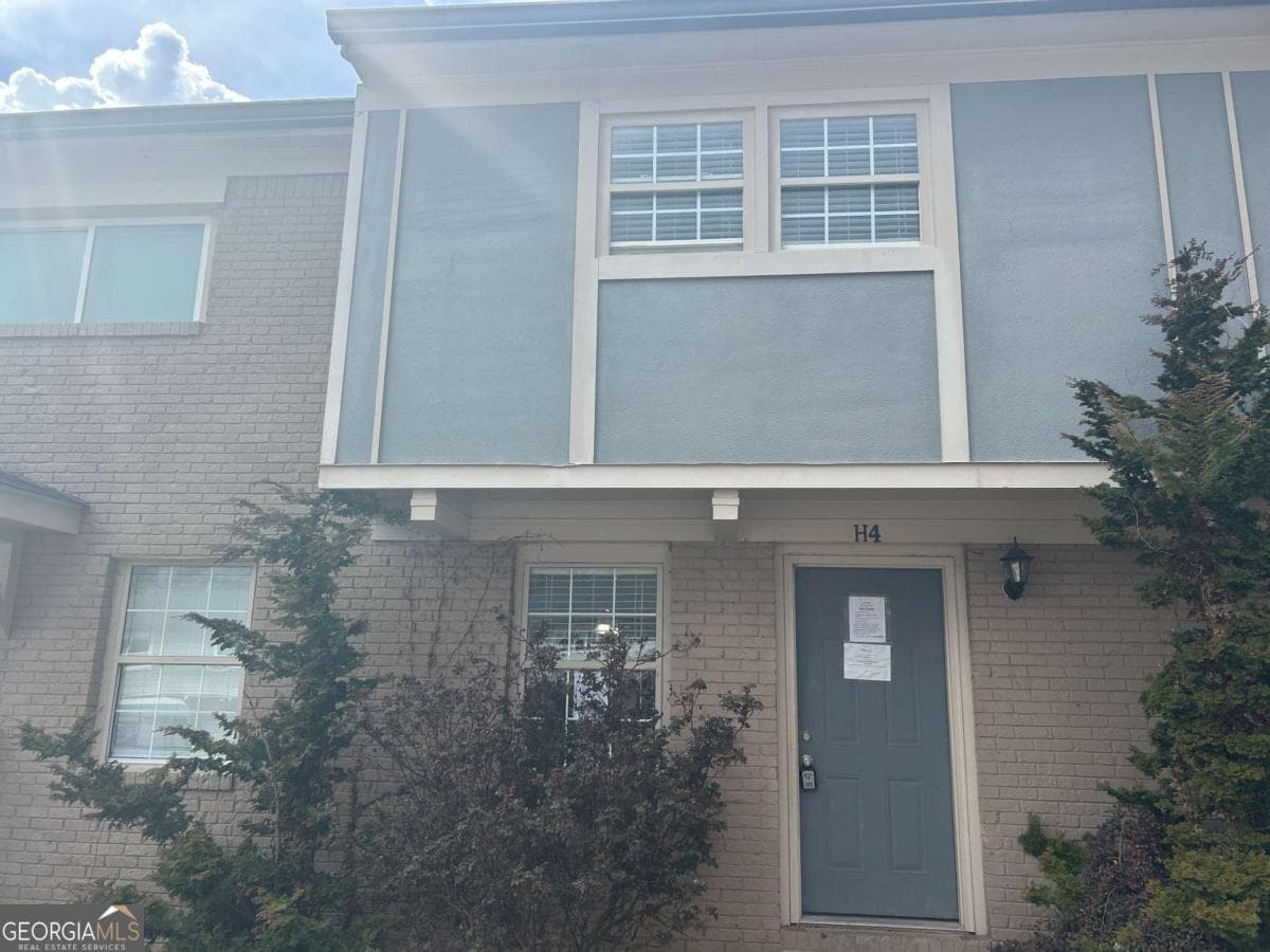2 bedroom, 2.5 bathroom, 1,728 sq ft townhouse for sale at 2604 Campbellton Road H4, Atlanta, GA 30311 — photo 1 of 21