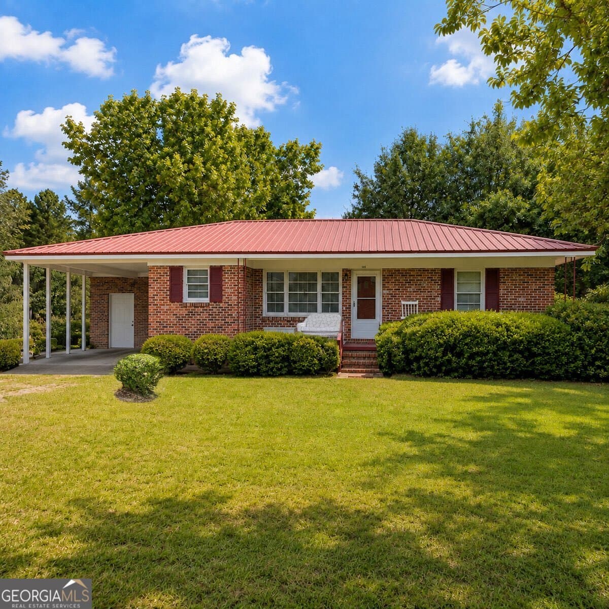 3 bedroom, 1 bathroom, 1,030 sq ft single family residence for sale at 155 Rainbow Ridge Road, Swainsboro, GA 30401