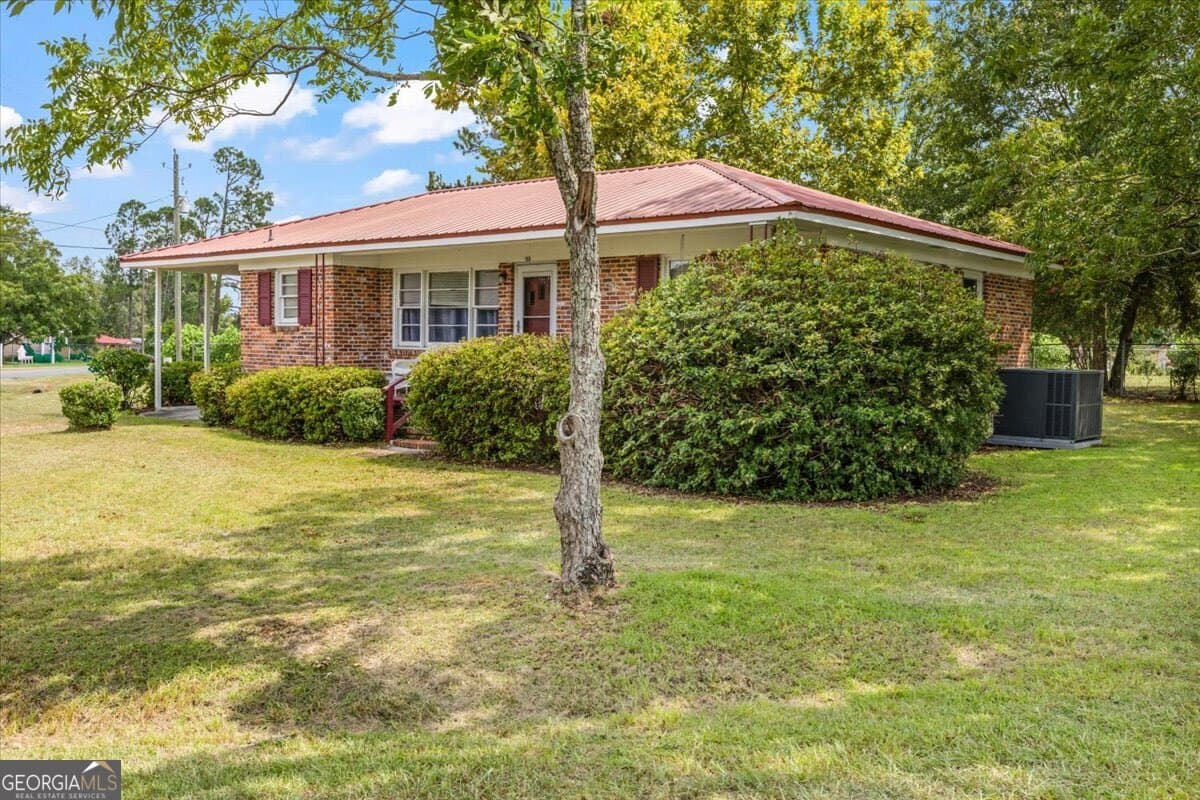 3 bedroom, 1 bathroom, 1,030 sq ft single family residence for sale at 155 Rainbow Ridge Road, Swainsboro, GA 30401 — photo 4
