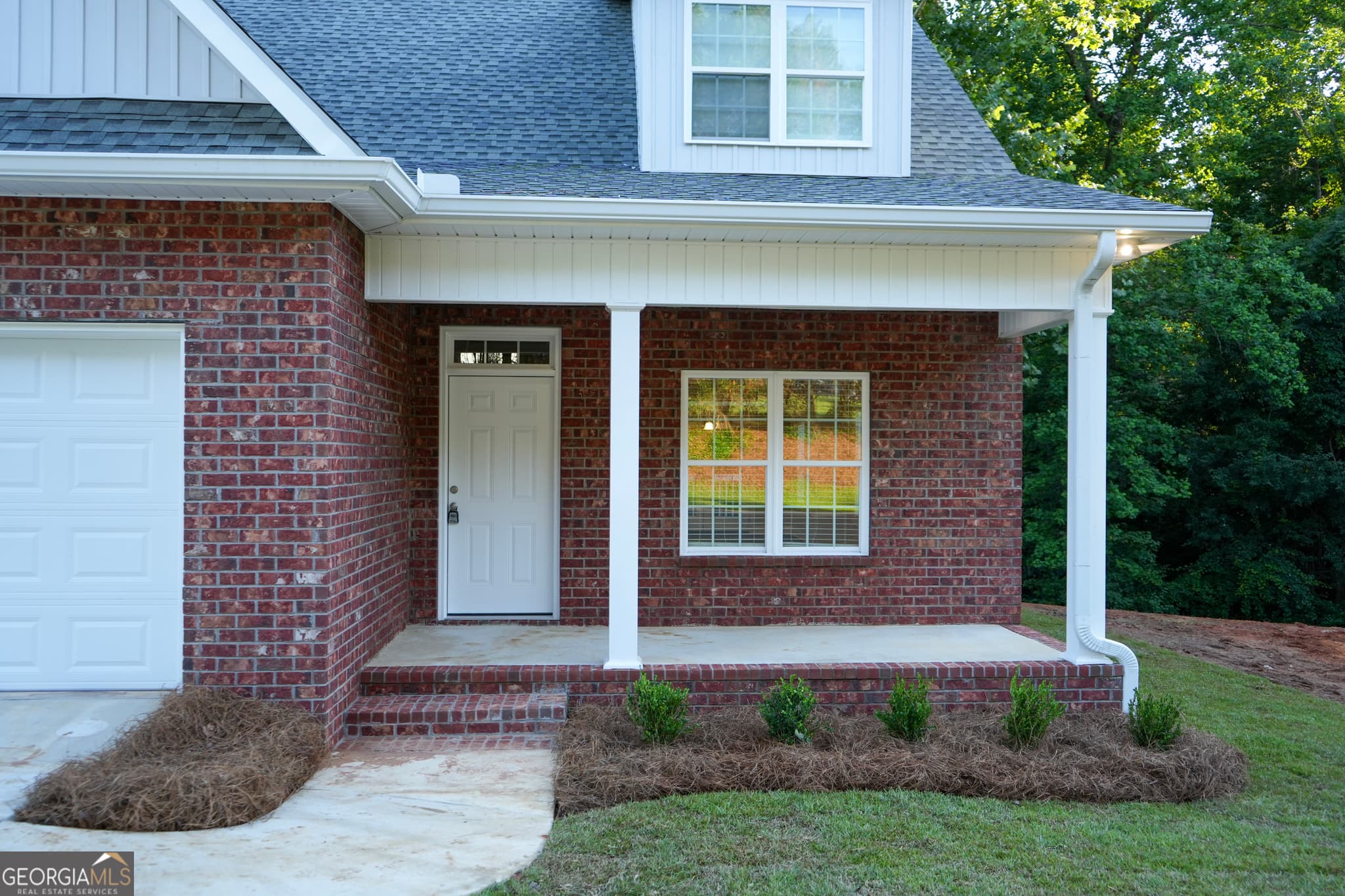 4 bedroom, 2.5 bathroom, 2,182 sq ft townhouse for sale at 118 Fox Fire Court, Dublin, GA 31021 — photo 2