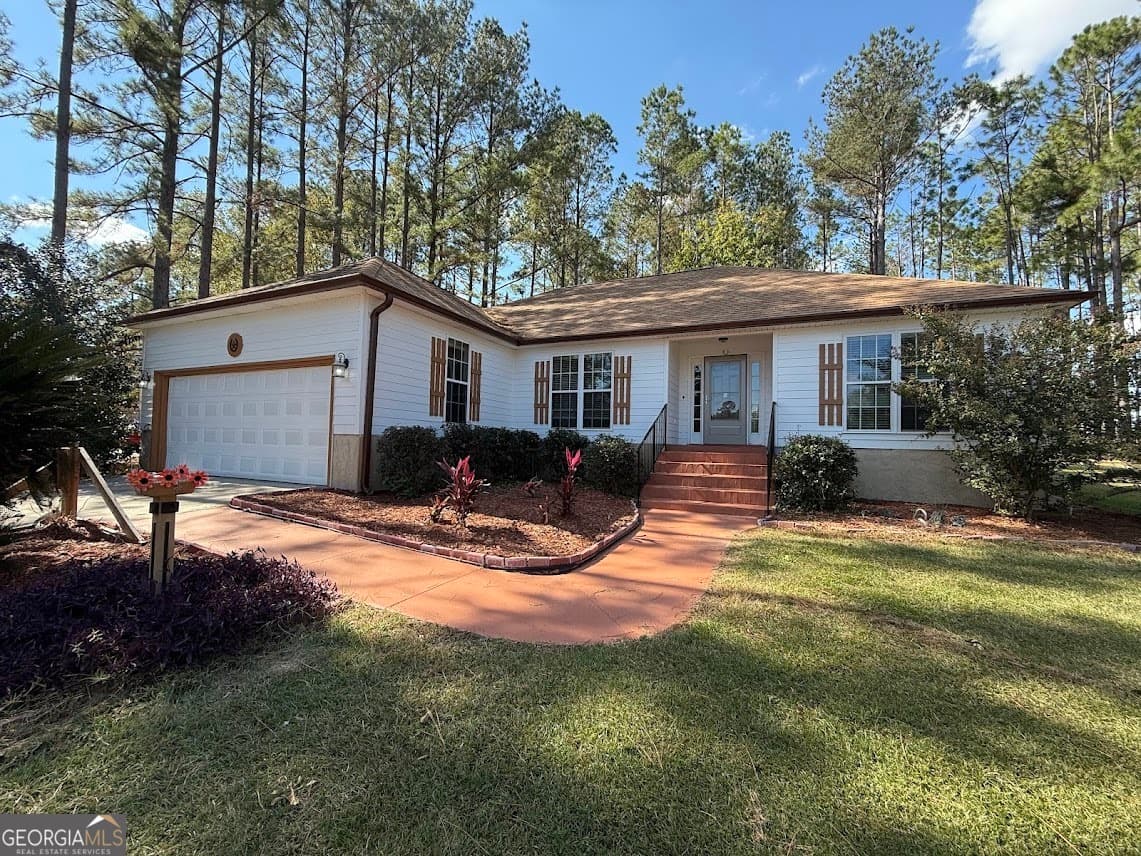 3 bedroom, 2 bathroom, 1,836 sq ft single family residence for sale at 3833 Chris Circle, Valdosta, GA 31605 — photo 3