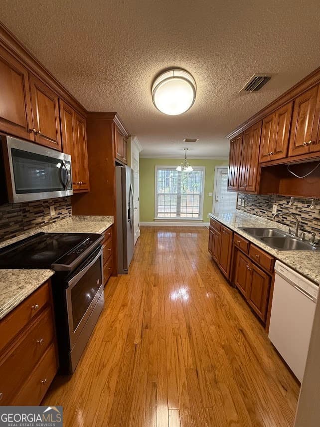 3 bedroom, 2 bathroom, 1,836 sq ft single family residence for sale at 3833 Chris Circle, Valdosta, GA 31605 — photo 9