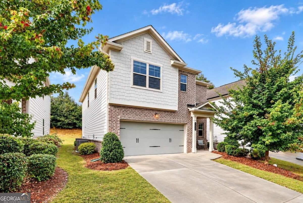 5 bedroom, 2.5 bathroom, 2,275 sq ft single family residence for sale at 4617 Waxwing Street, Hoschton, GA 30548 — photo 2