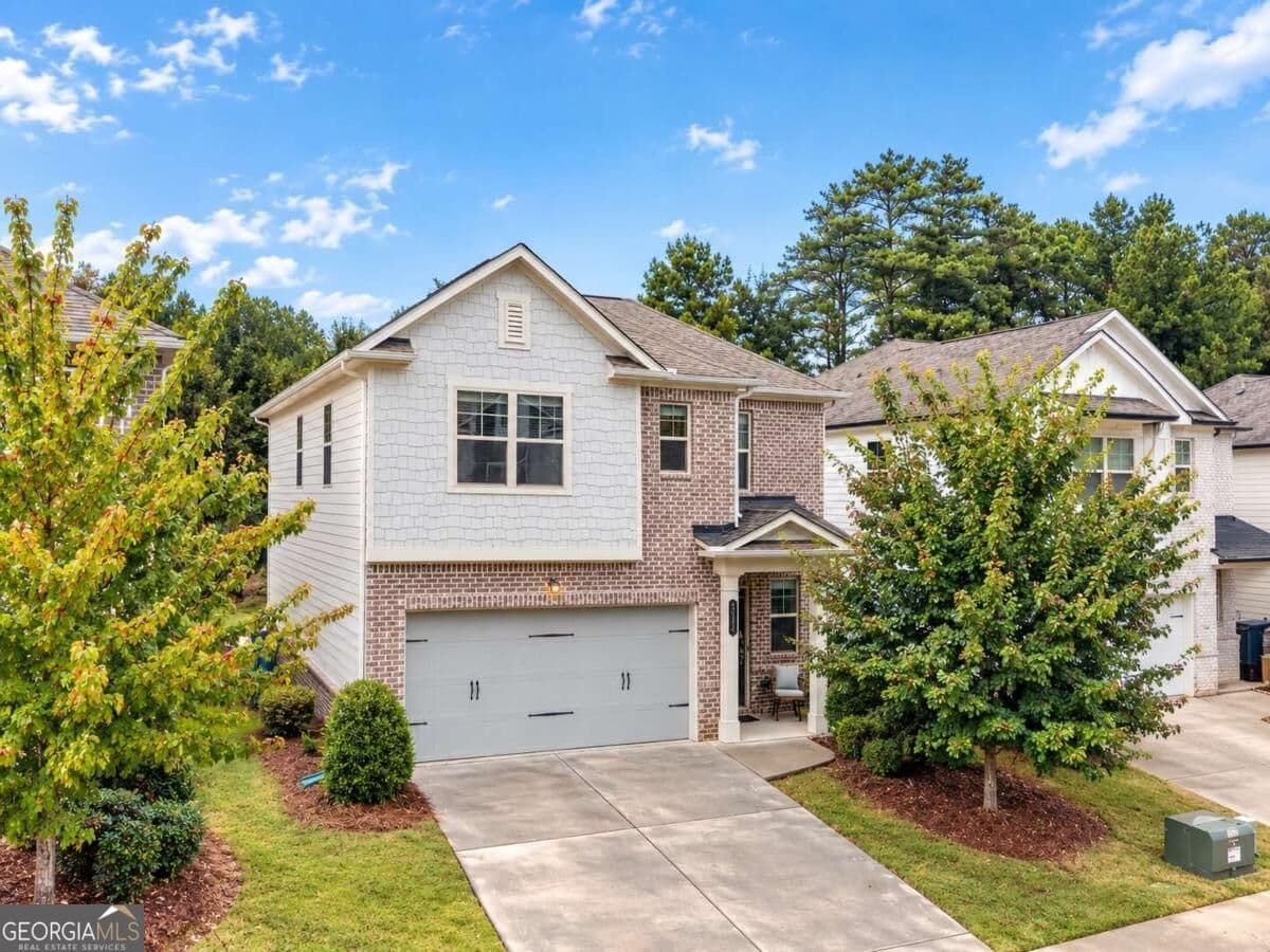 5 bedroom, 2.5 bathroom, 2,275 sq ft single family residence for sale at 4617 Waxwing Street, Hoschton, GA 30548 — photo 3