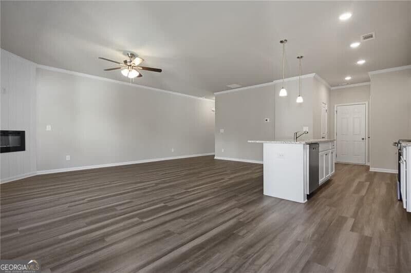 4 bedroom, 2.5 bathroom, 2,073 sq ft townhouse for rent at 5274 Fox Den Road, Oakwood, GA 30566 for $2,100 a month — photo 10